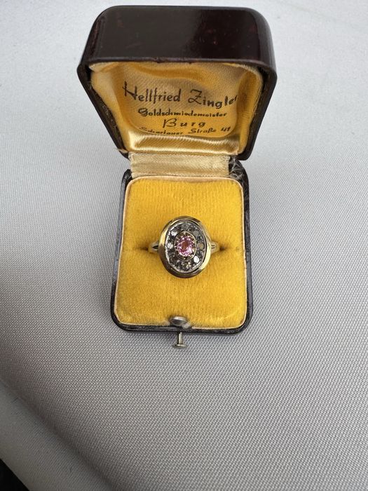 Inel aur, rubin si diamante montate in argint