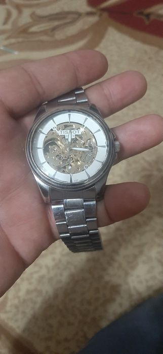 Срочно продам часы Tissot механика в нормальном состоянии