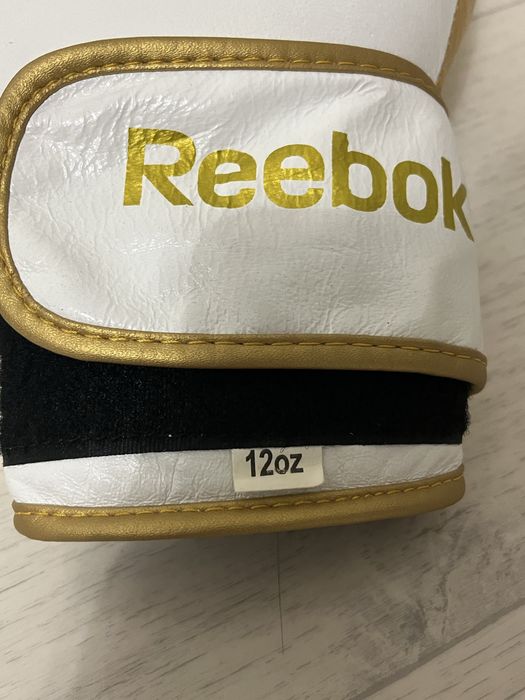 Боксерская перчатка