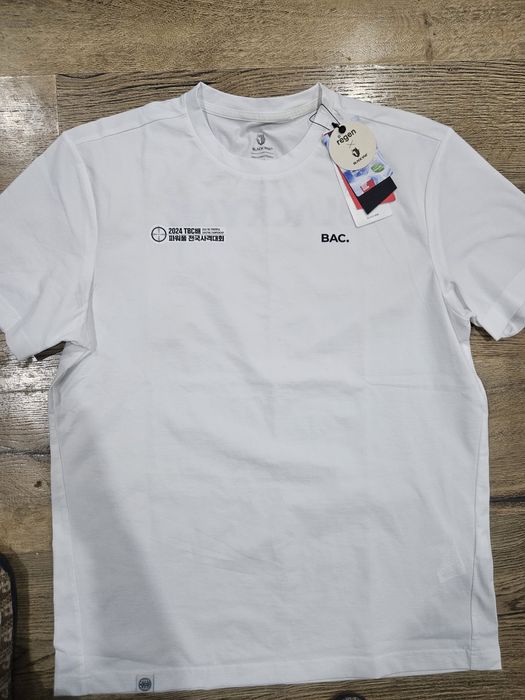 Футболки М размер качества отличный привезена из Кореи