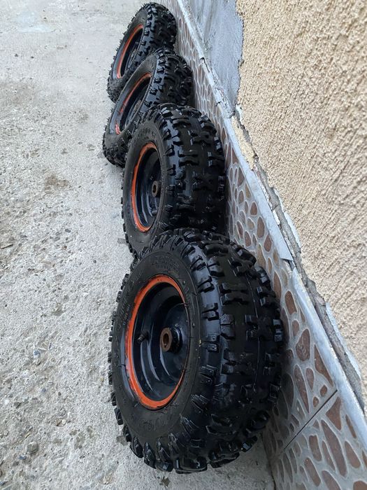 Vand 4 cauciucuri cu tot cu jante atv toate patru 450lei