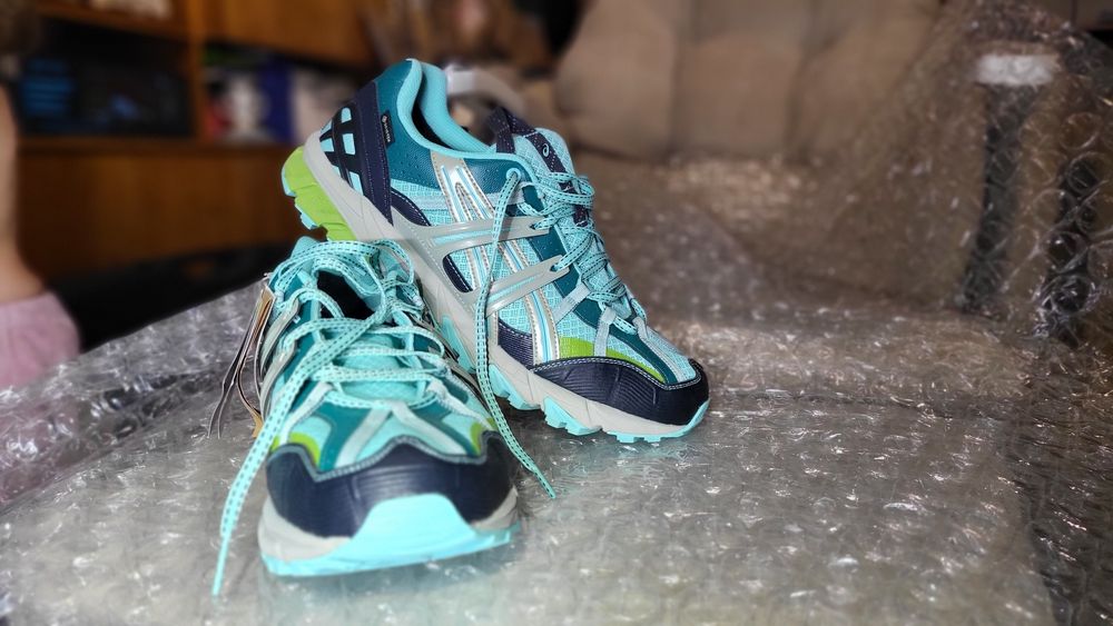Чисто нови туристически маратонки Asics Gore-Tex 44.5