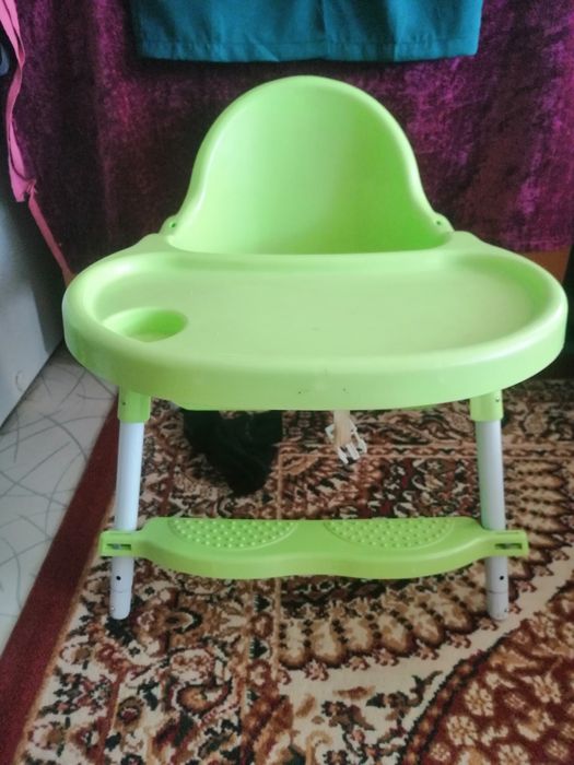 Продам ходунки и детский столик
