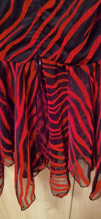 Rochie de seară, neagră cu dungi roșii, mar. S/M