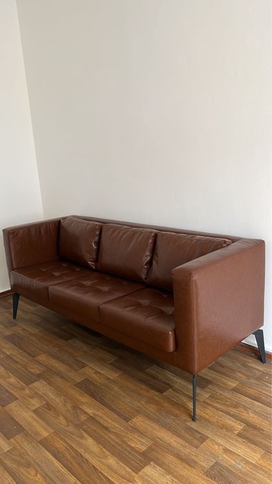 Большой диван в офис