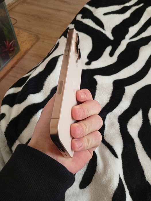 Vand iphone 16 pro max aspect 10-10 baterie 100%