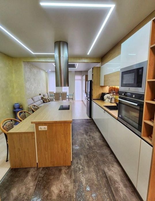 Дава се под наем Тристаен апартамент в София, Център - 90 кв.м за 1575 € - Снимка #1