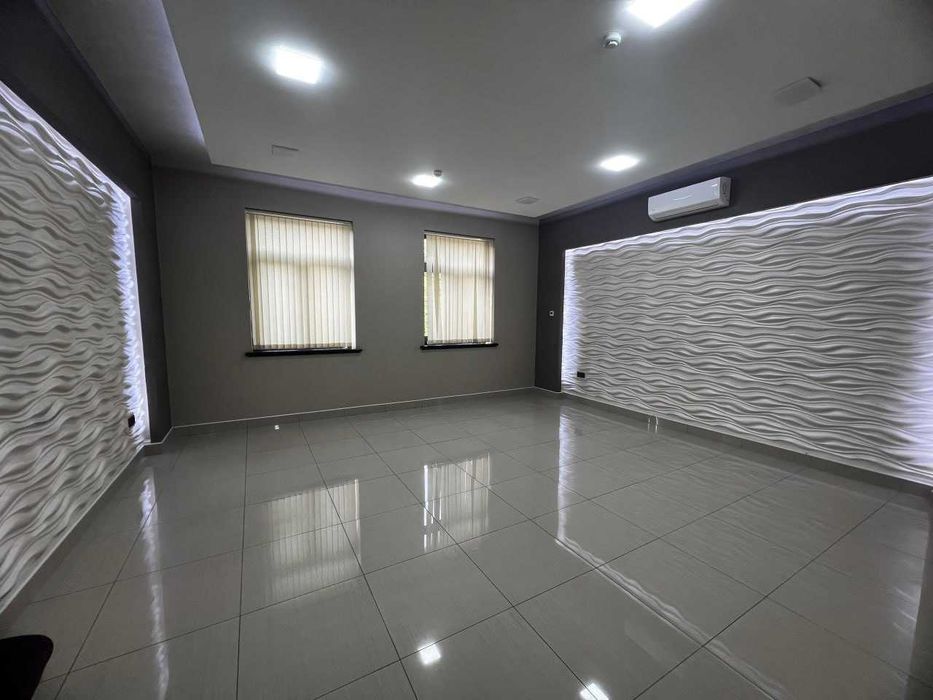 Современный офис в Ойбеке:статусная локация,панорамные окна,парковка(5