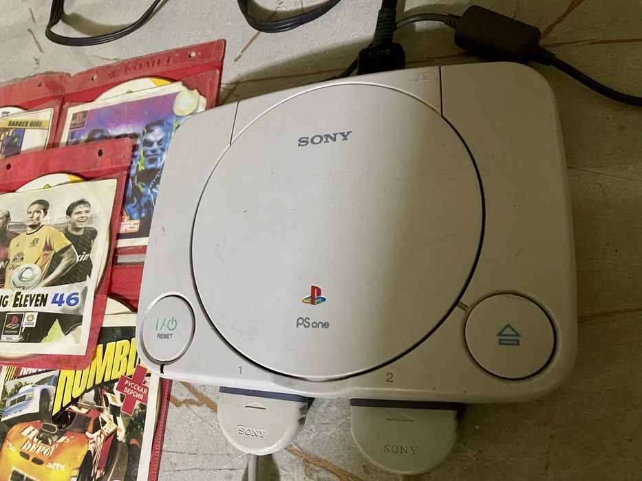 Playstation 1 (one slim чипованая)