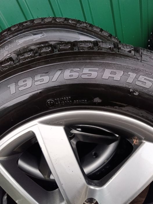 Продам колеса .195/65   R15   зима с шипами