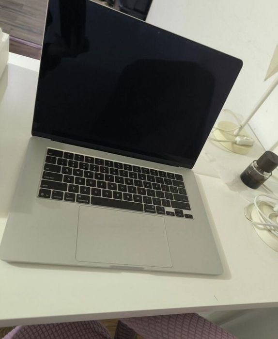 MacBook Air 15 m4 16/512