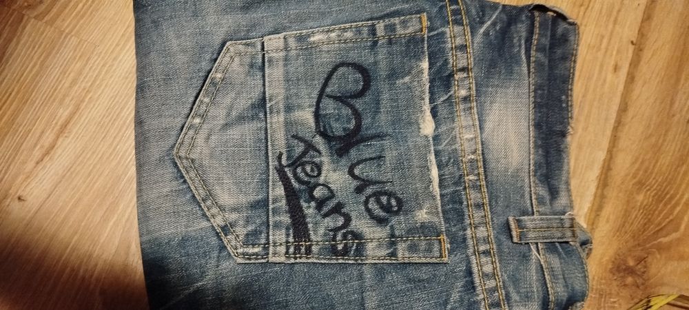 Продам мужские джинсы