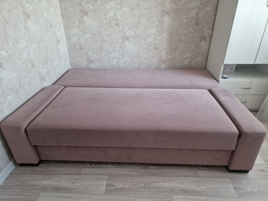 Продам диван б у.  Срочно