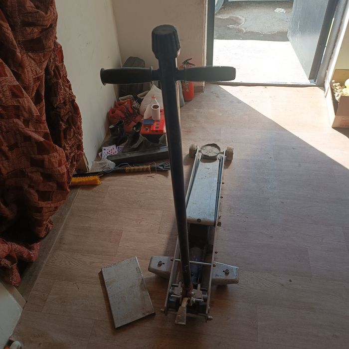 Домкрат гидравлический подкатной новый