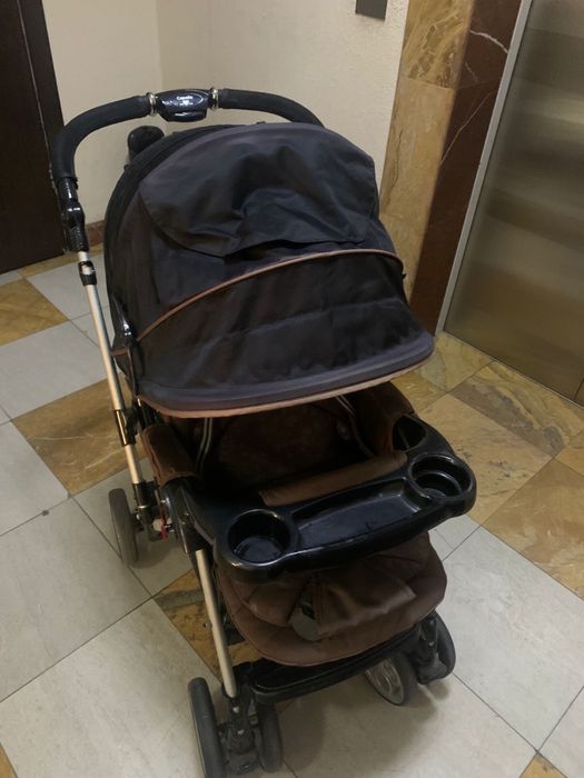 Хорошая черная коляска