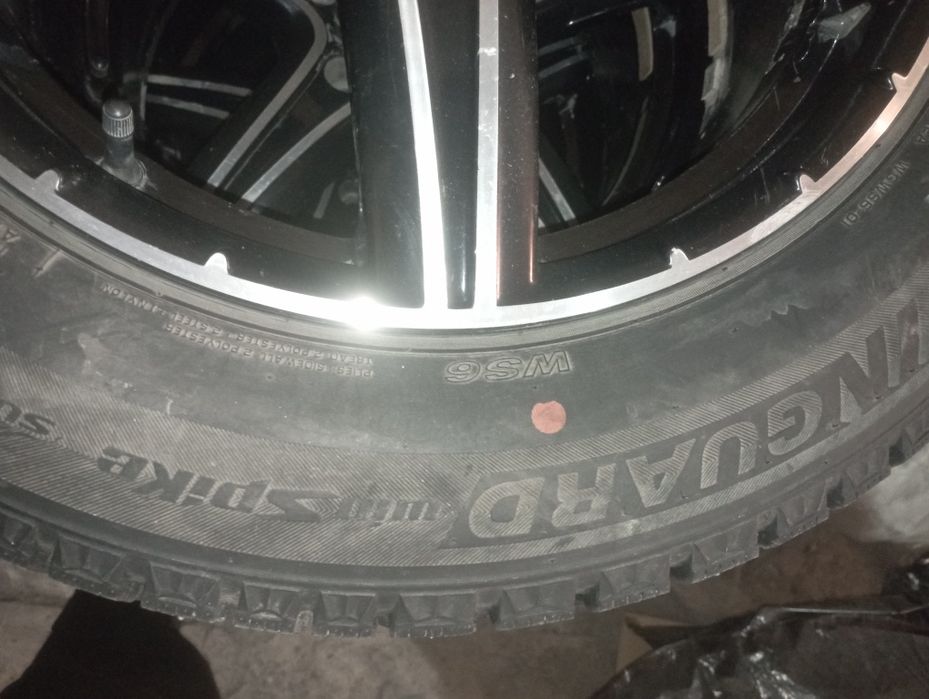 Зимние шипованые шины Roadstone