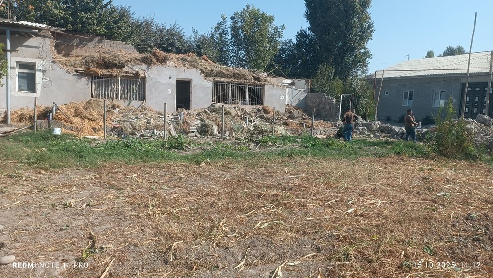 Yer sotiladi laylak maxallada