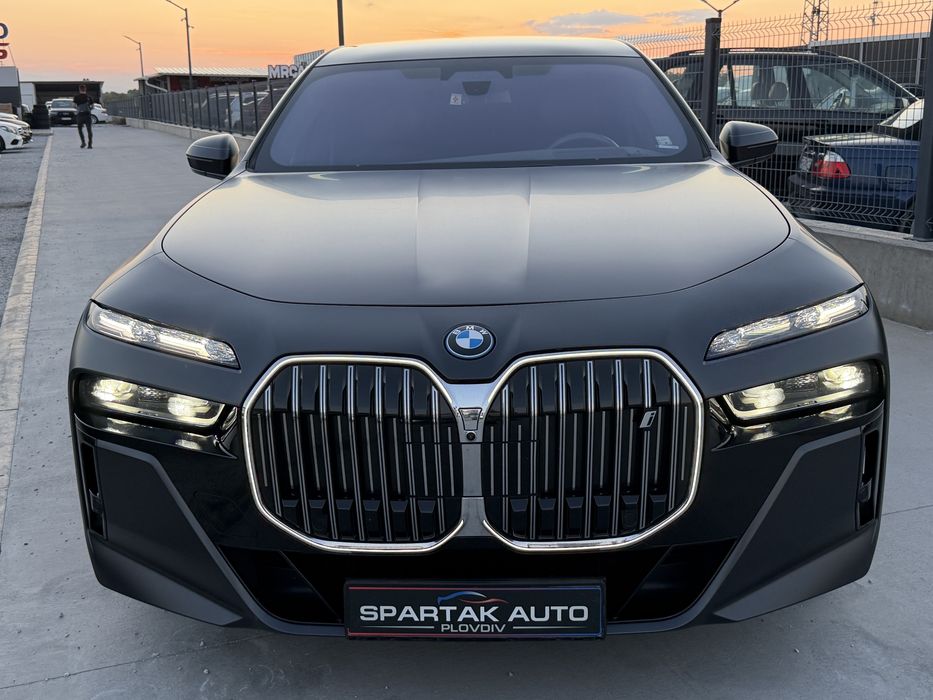 BMW i7 * 2023г* 127.000КМ* ТОП* FULL MAXX* Сервизна истор