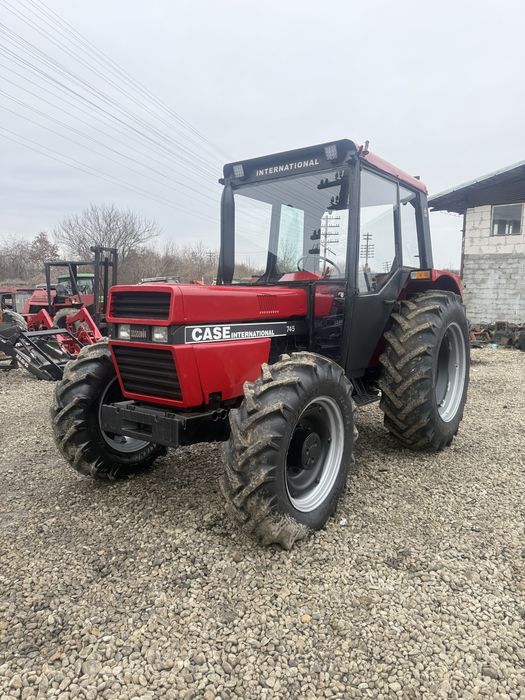 Vand sau schimb tractor Case International 745 S