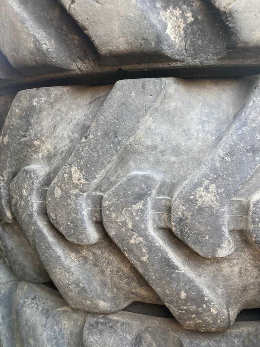 Гуми 12.5-80r20 /340 80 20 MICHELIN багер фадрома трактор и челни товарачи