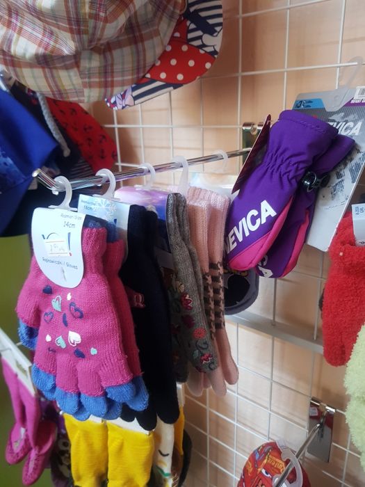 Детски шапки на Criss  и зимни ръкавички