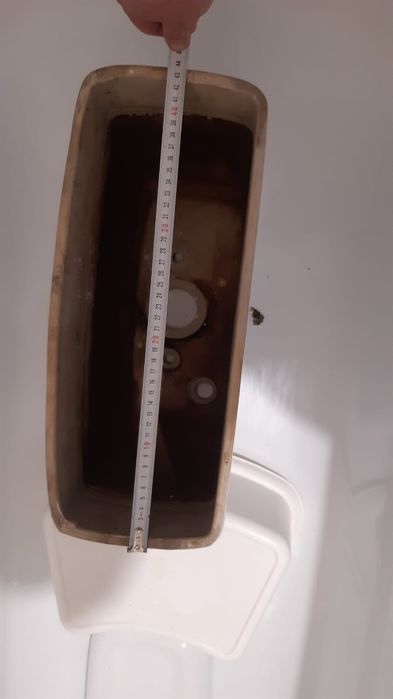 Сантехник унитаз бочок.