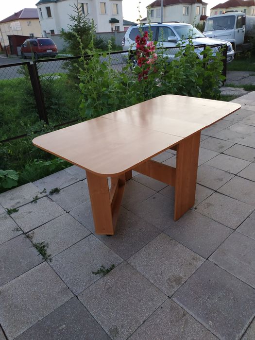 Продам стол книжку