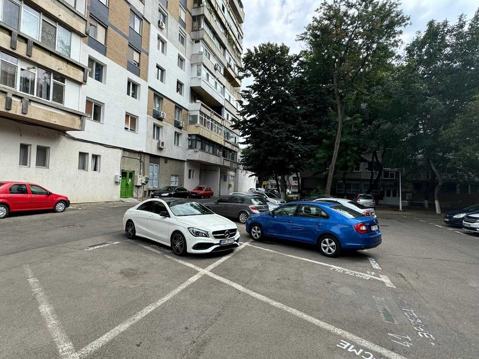 Spatiu comercial aprox 620 mp Bld .Independentei nr.59 bl.Turn- Braila