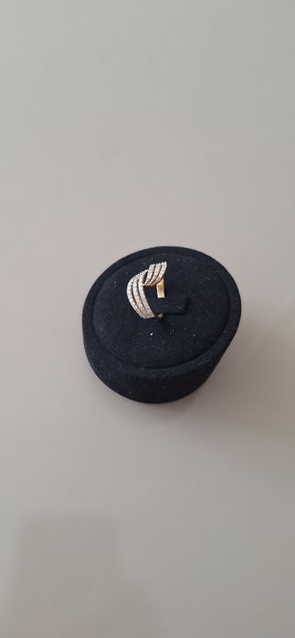 Inel damă aur 14K cu pietre  – 3.34 g – elegant și rafinat

Descriere: