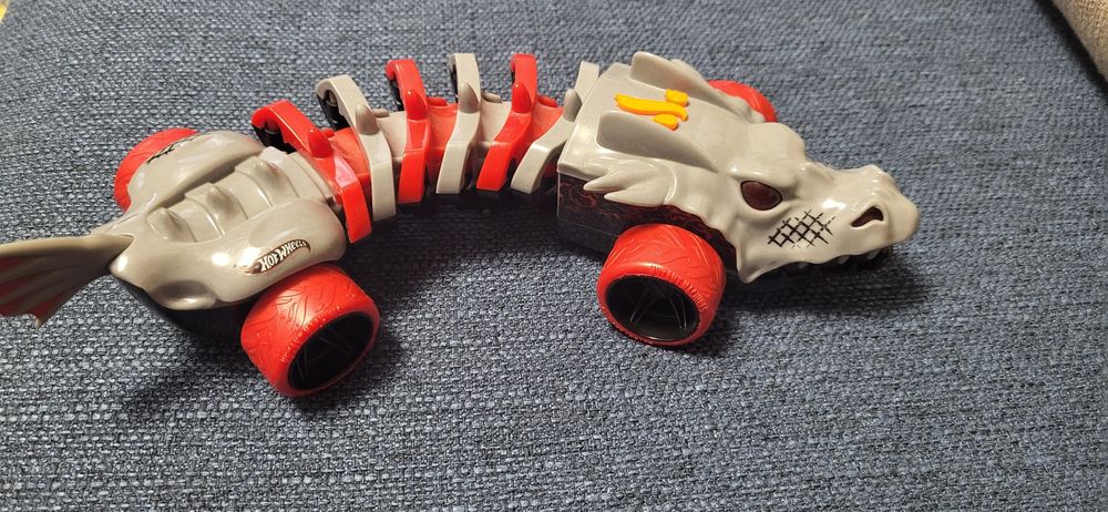 Vand masinute hotwheels mutant functionale si stare buna