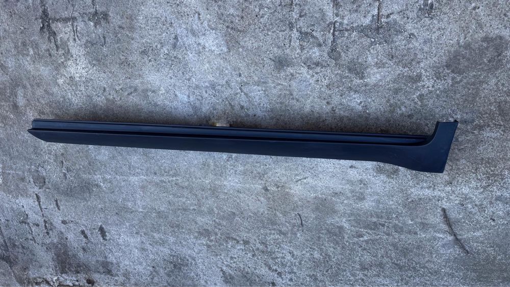 Prag stanga Ford Kuga 1 an:2008-2012