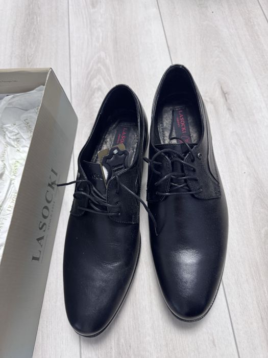 Vand pantofi barbati din piele marimea 44, firma Lasocki.