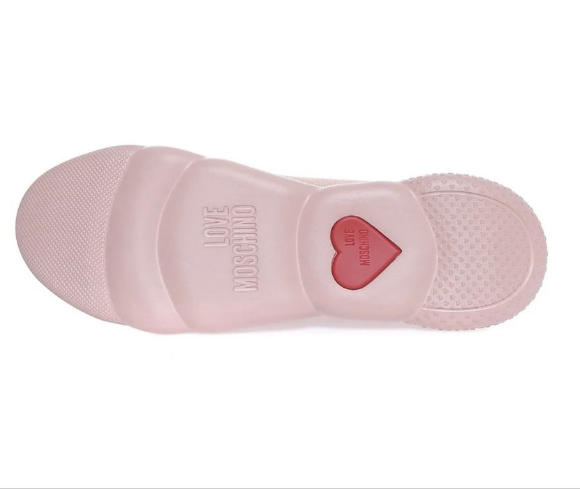 Adidasi Love Moschino noi!