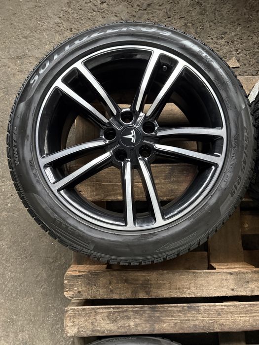 Jante originale Tesla model S  5x120 cu anvelope iarna 255/45 19