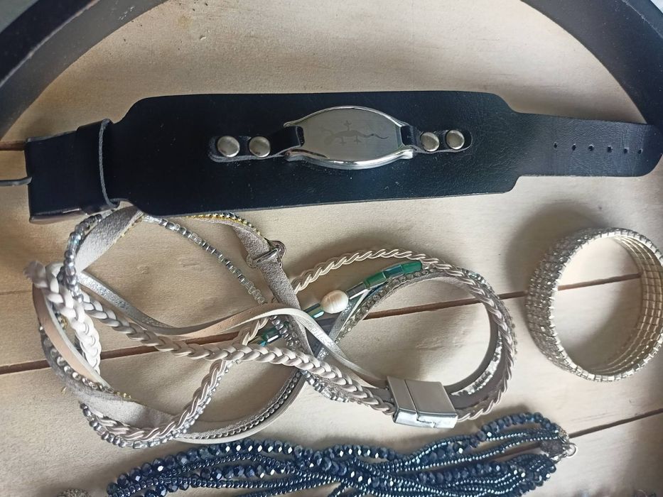 Масова бижутерия за жени  с естествени камъни