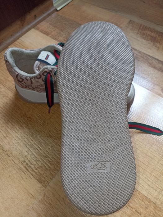 Pantofi noi Gucci fete