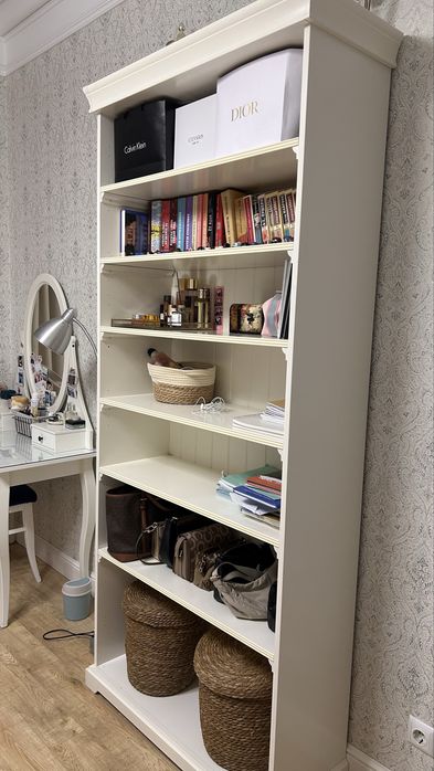 Книжный шкаф от IKEA