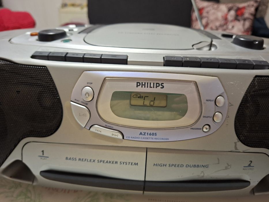 Philips AZ1605, Radiocasetofon cu CD, radio 3 benzi( Antena Satelor)