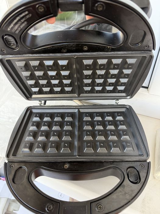 Вафельница редмонд