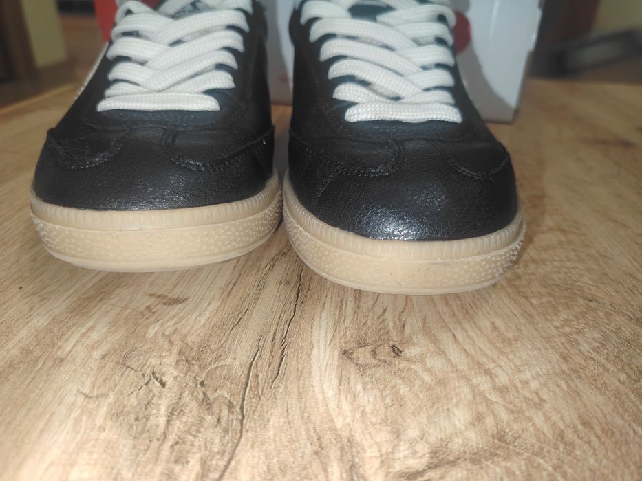 Vând pantofi sneakers unisex Reiker Revolution mărimea 39