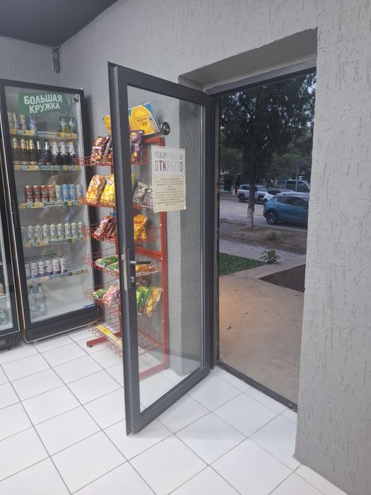 Продам дверь алюминиевый профиль. 90×200