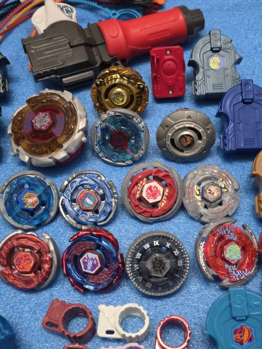 BeyBlade Originali Anii 2009-2010 + Accesorii