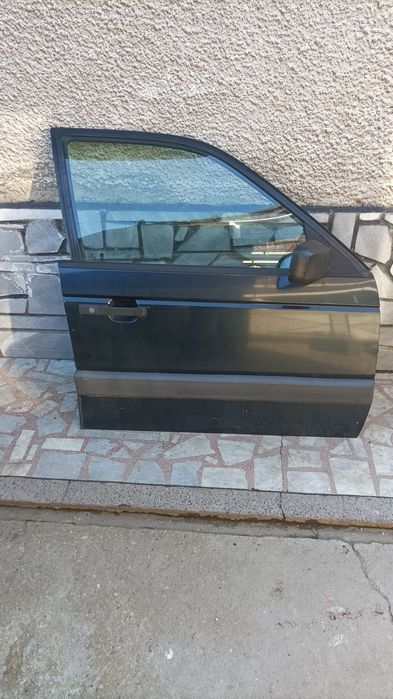 Предна дясна врата passat b3 гр. Пирдоп • OLX.bg