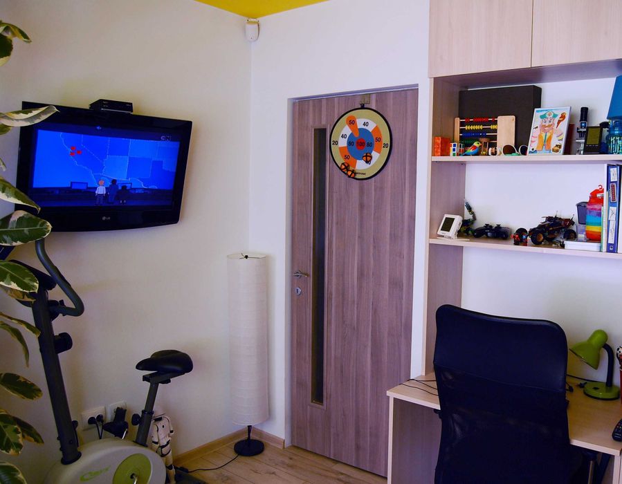 Apartament 3 camere de vanzare cu doua parcari si gradina generoasa - zona Sesul de sus Floresti