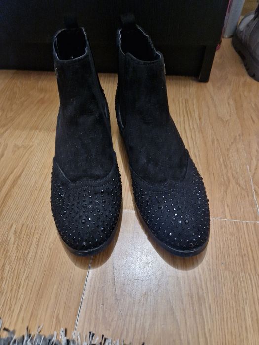 Ghete de damă negre