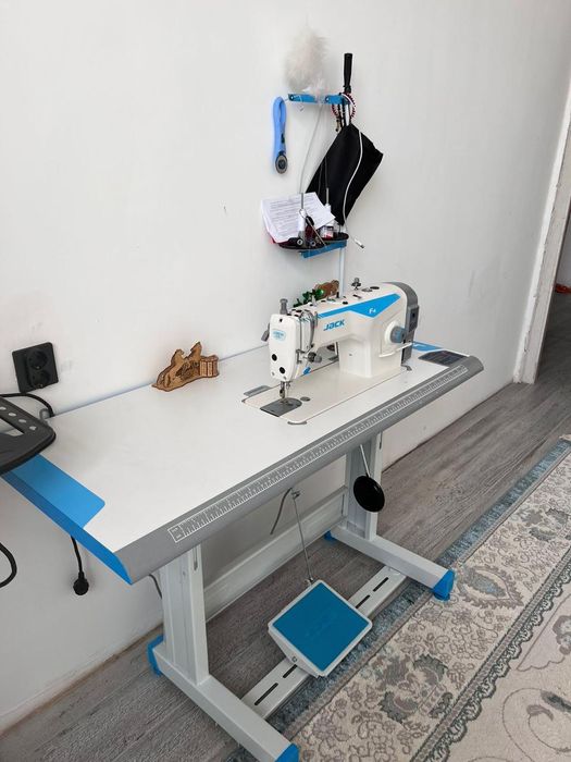 Швейная машина jack f4