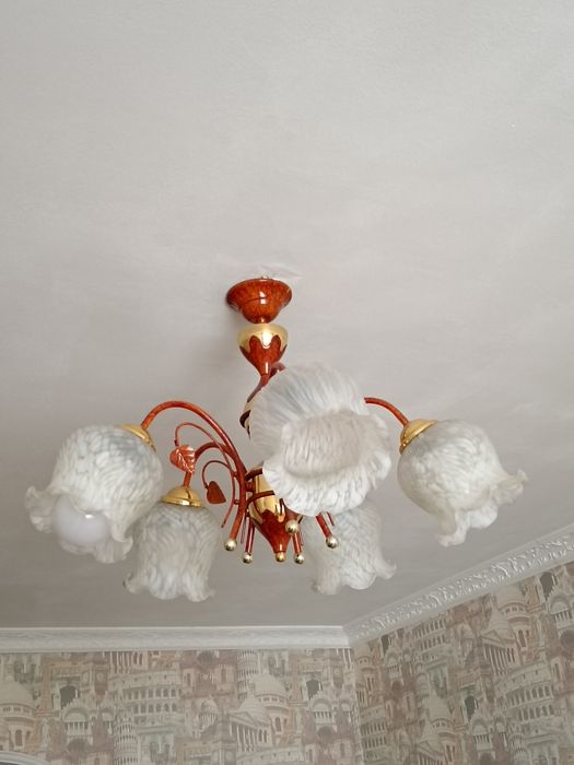 Продам люстру б /у