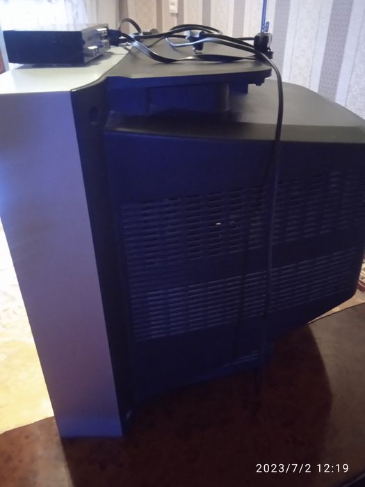 Телевизор LG  FLATRON +тунер