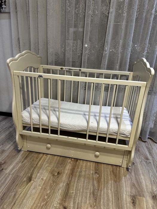 Манеж с маятником