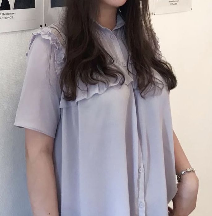 Блузка с рюшками в корейском стиле